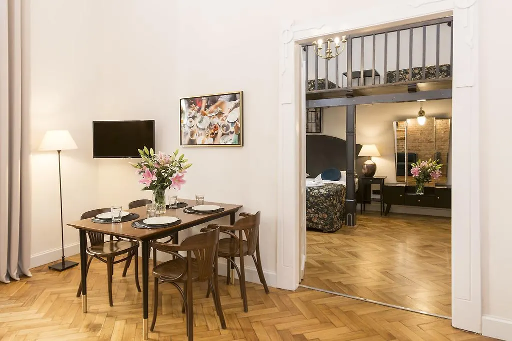 קרקוב Antique Apartments Plac Szczepanski מלון דירות